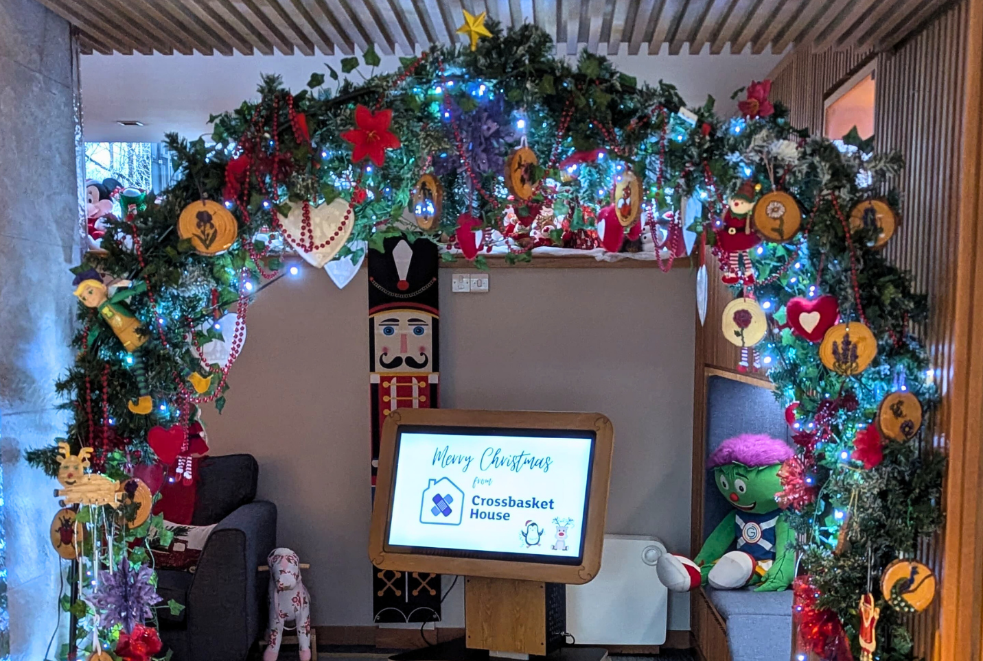 Christmas Crossbasket